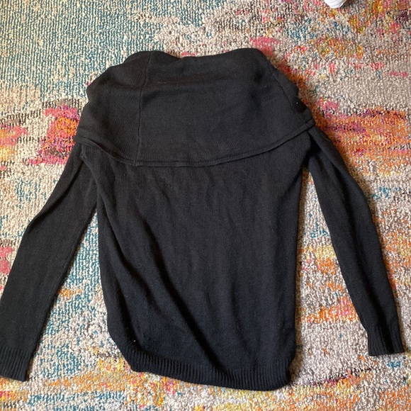 Harper Lane Sweater - Picture 2 of 2